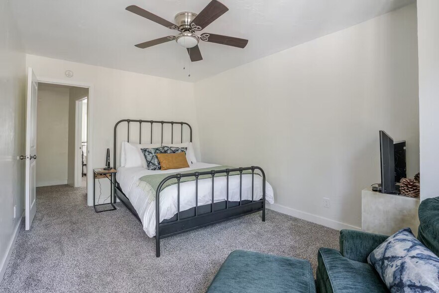 Building Photo - 336 Spruce Ln