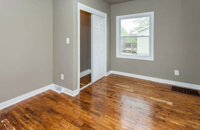 Building Photo - Cozy 3 Bedroom 1 Bathroom- Located near bl...