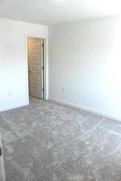 Building Photo - 12663 Snowy Owl Way