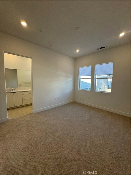 Building Photo - 436 Loon