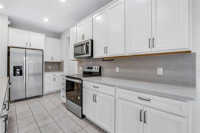 Building Photo - 4828 Chantilly Rd