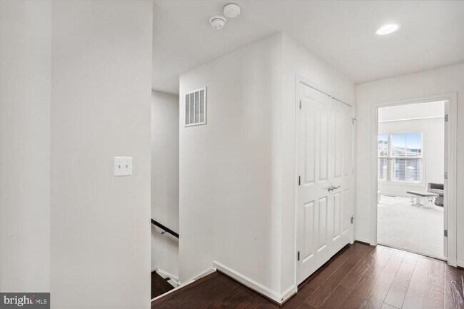 Building Photo - 13950 Estuary Dr