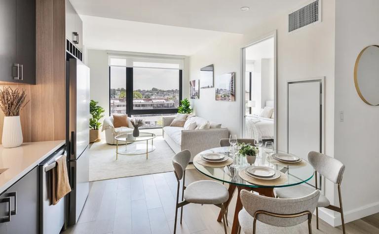 Primary Photo - 64 Box Street