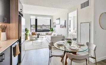 Building Photo - 64 Box Street