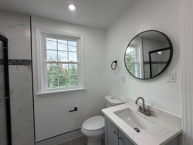 Building Photo - Spacious NE Roanoke City Home!