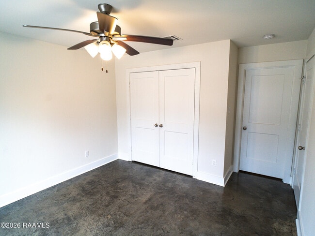 Building Photo - 110 Oak Plns Aly