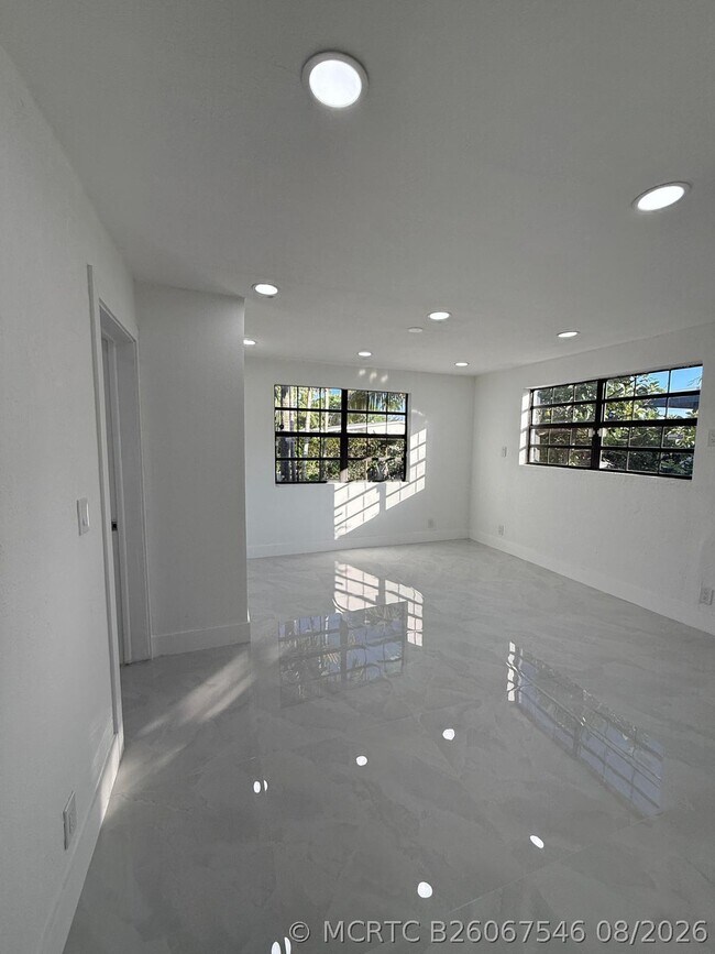 Building Photo - 4400 SW 36th St