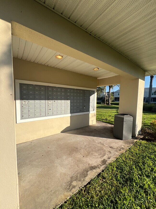 Building Photo - 26607 Castleview Way