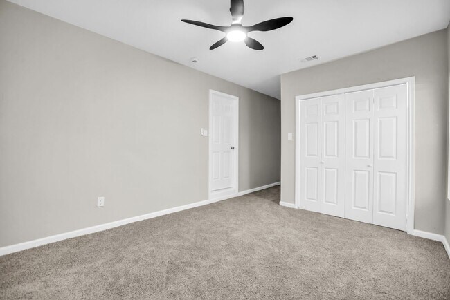 Building Photo - 125 Vandenburg Dr