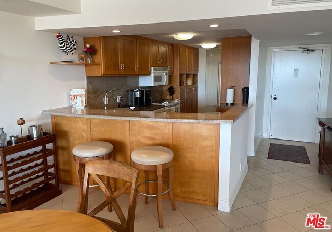 Building Photo - 4267 Marina City Dr