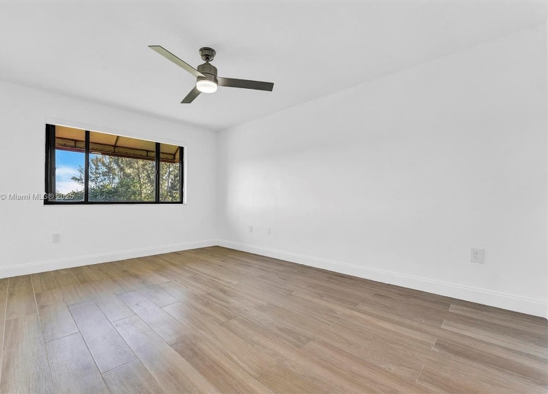 Building Photo - 15509 N Miami Lakeway