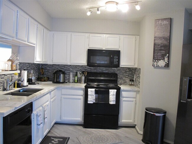 Building Photo - 14207 Long River Ct