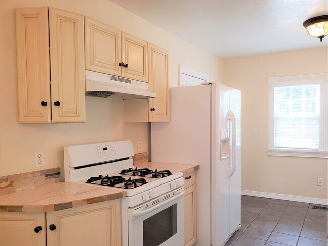 Building Photo - AMAZING 5 BED, 2 BATH MILLERS ADDITION NW OKC