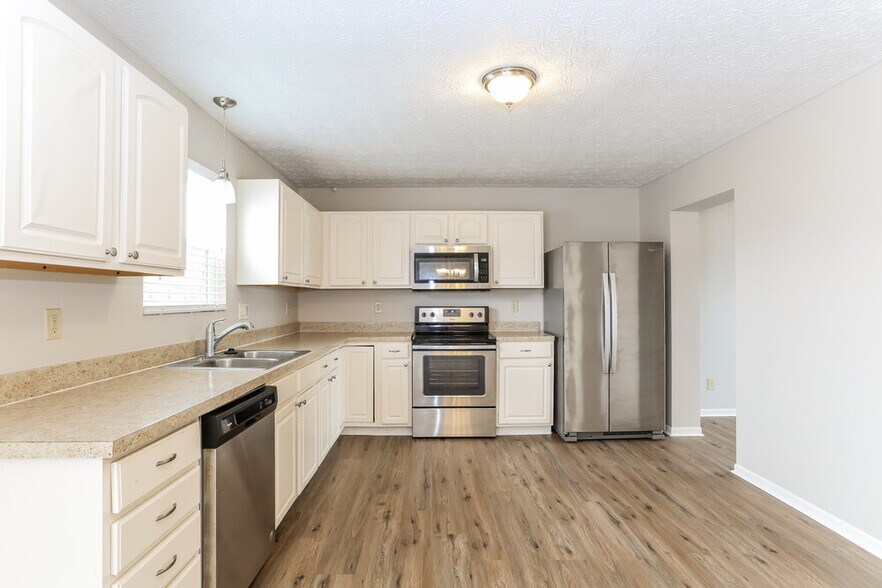 Building Photo - 6515 Ashbrook Village Dr