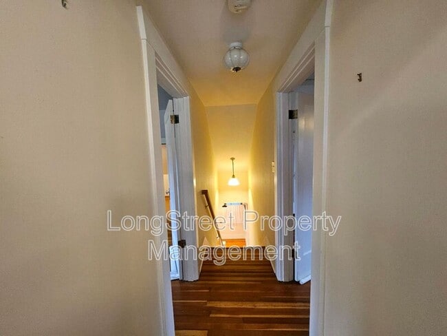 Building Photo - 636 N Shaver St