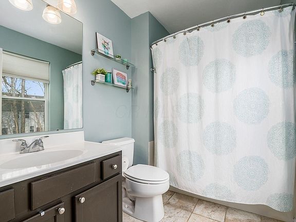 Master Bath - 657 Grove Cir