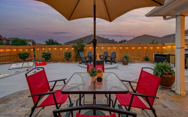 Building Photo - 7211 Crescent Mills Dr