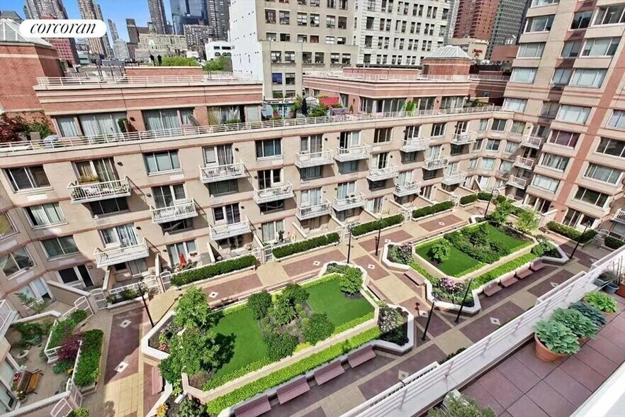 Building Photo - 350 W 50th St
