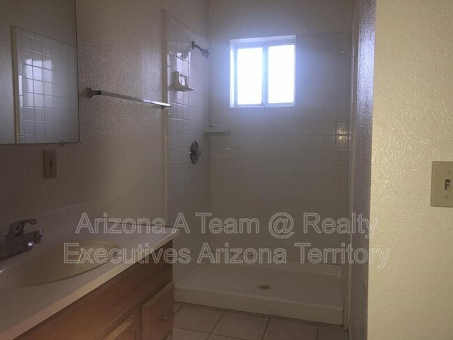 Building Photo - 4538 E Lester St