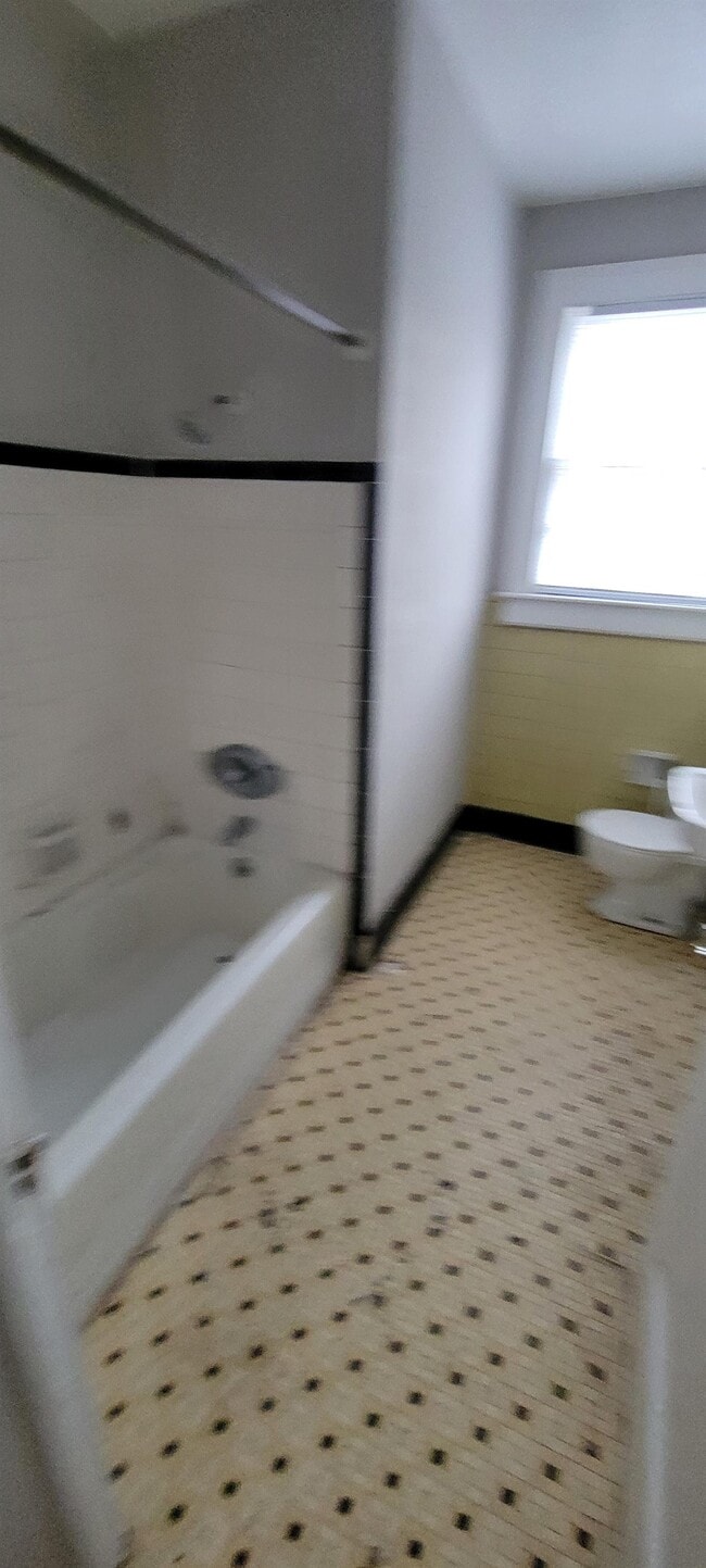 Building Photo - 966 E Fortification St