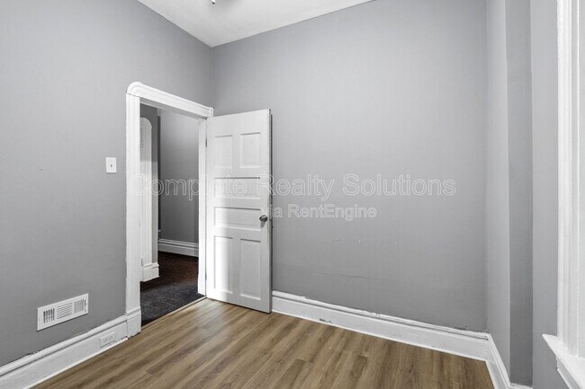 Building Photo - 5130 Kensington Ave