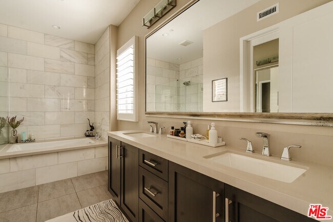 Building Photo - 12765 Bluff Creek Dr