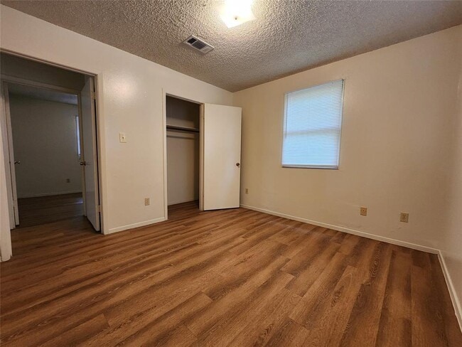 Building Photo - 6909 Cooper Ln