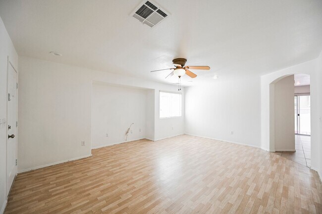 Building Photo - 3 Bedroom, 2.5 Bath Two-Story Home Located In The Charming Southwest Area!
