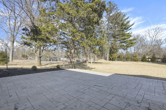 Building Photo - 7570 Dublin Rd