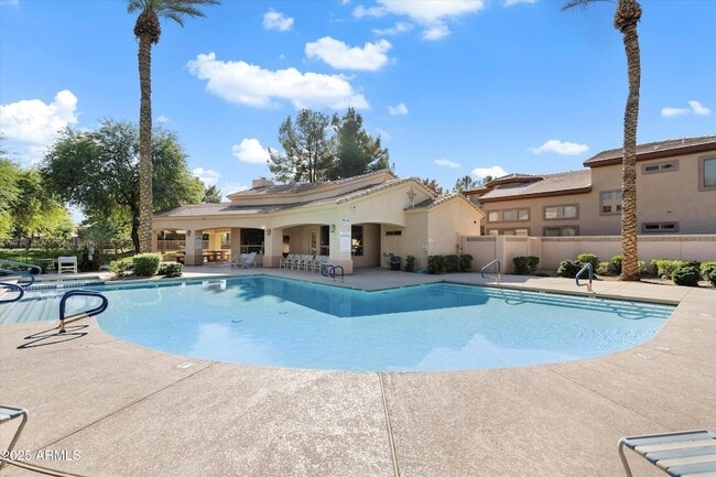 Building Photo - 1925 W Olive Way