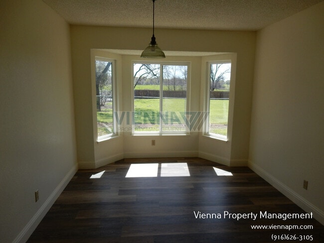 Building Photo - 1075 Big Ben Rd