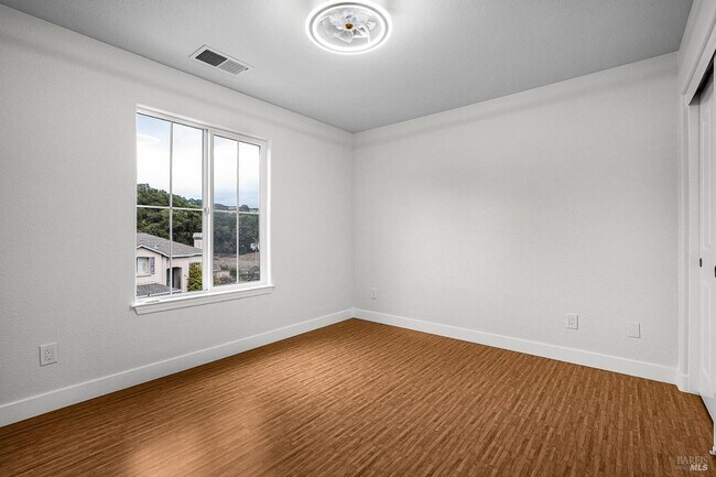 Building Photo - Luxury Living in Fountaingrove