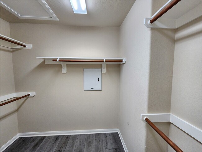 Building Photo - 2411 Village Stone Ct