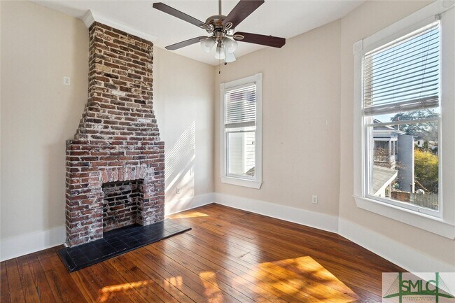 Building Photo - 413 E Waldburg St
