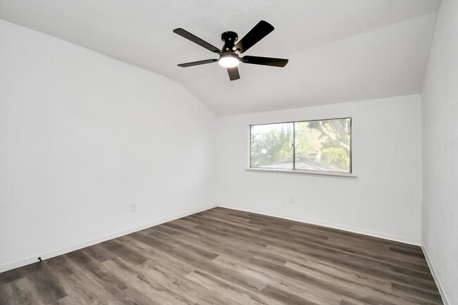 Building Photo - 7022 Castleview Ln