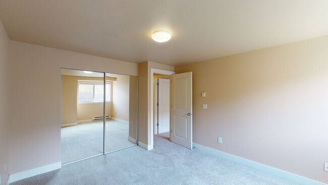 Building Photo - Gold Pointe condo!  2 Bed, 2 Bath Condo w/2 parking spaces, MOVE IN SPECIAL - Available NOW!