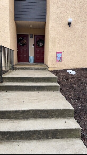 Building Photo - 611 Painters Xing