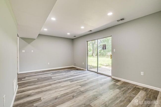 Building Photo - 5 Pelmont Pl