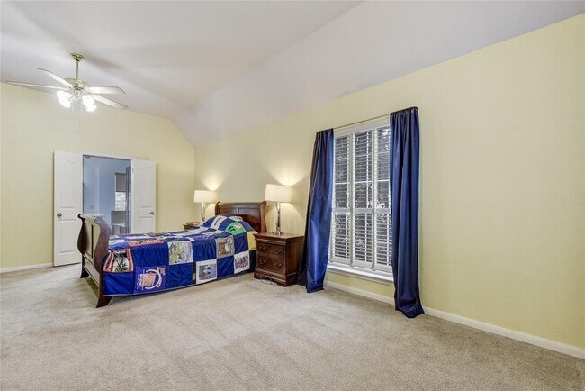 Building Photo - 1909 Springwater Dr