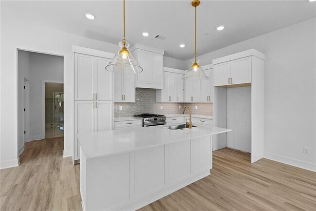 Building Photo - 2308 S 31st Pl