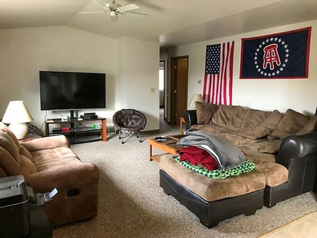 Building Photo - $2500 | 5 Bedroom, 2 Bathroom Apartment | ...