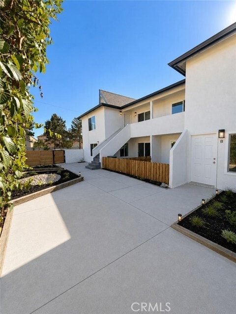 Building Photo - 1040 El Camino Dr