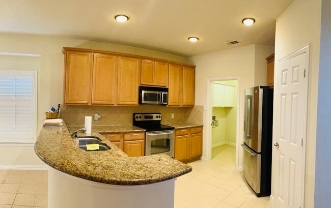 Building Photo - 2212 Hopkins Dr