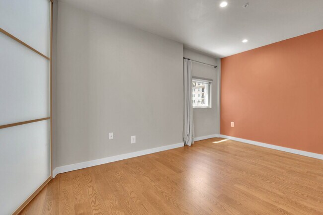 Building Photo - $3,100 - 2 Bed, 2 Bath Lofted Condo in Den...