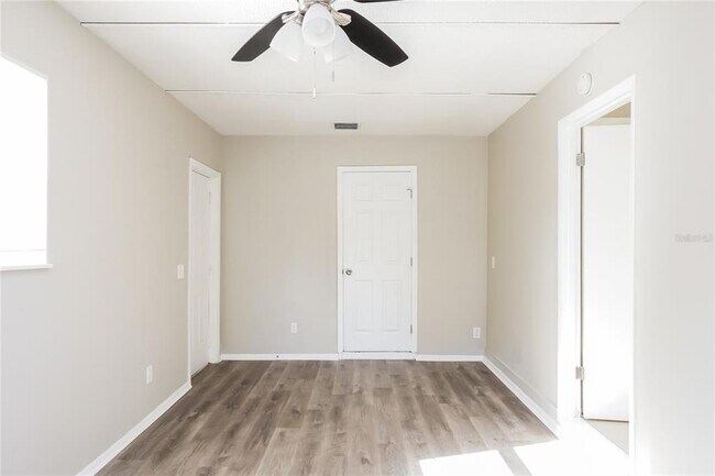 Building Photo - 913 Redwood Ct