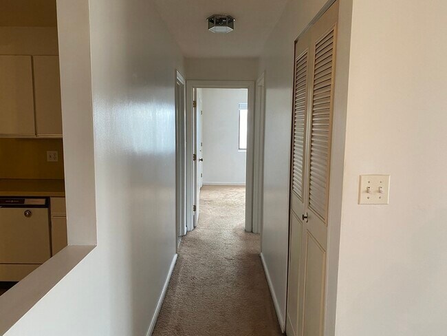 Building Photo - 406 Broadway