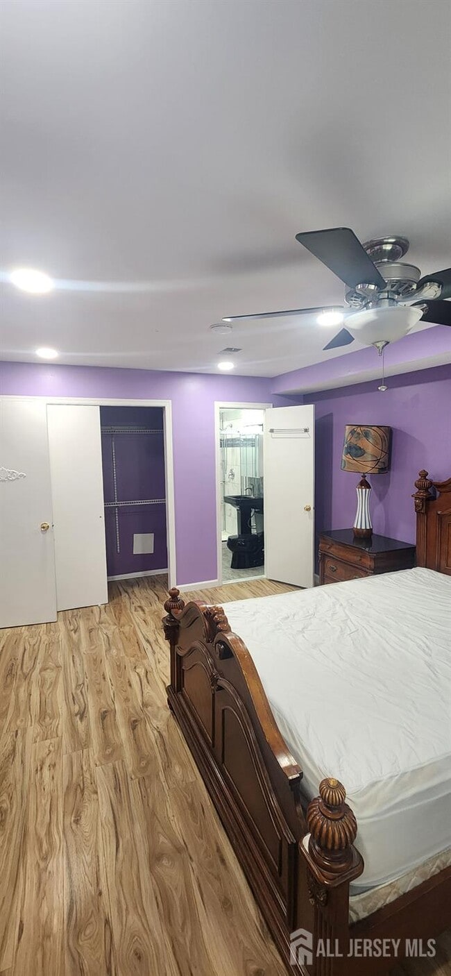 Building Photo - 420 College Dr