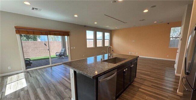 Building Photo - 6387 Ashland Crst St