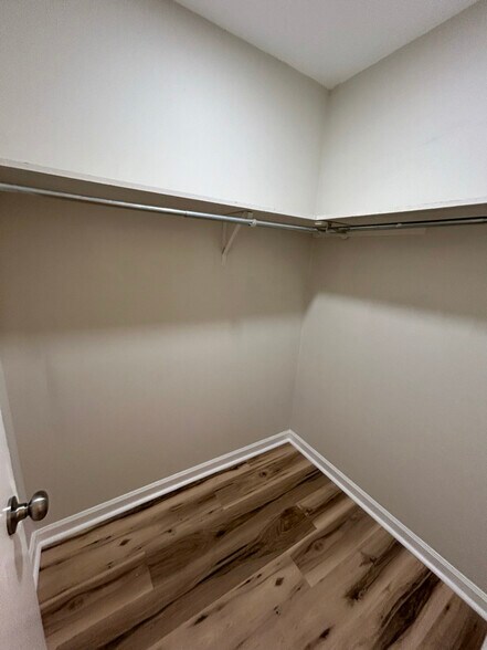 Building Photo - 1034 Hunters Trce