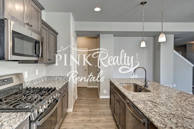 Building Photo - 10627 Hidden Pr Pkwy